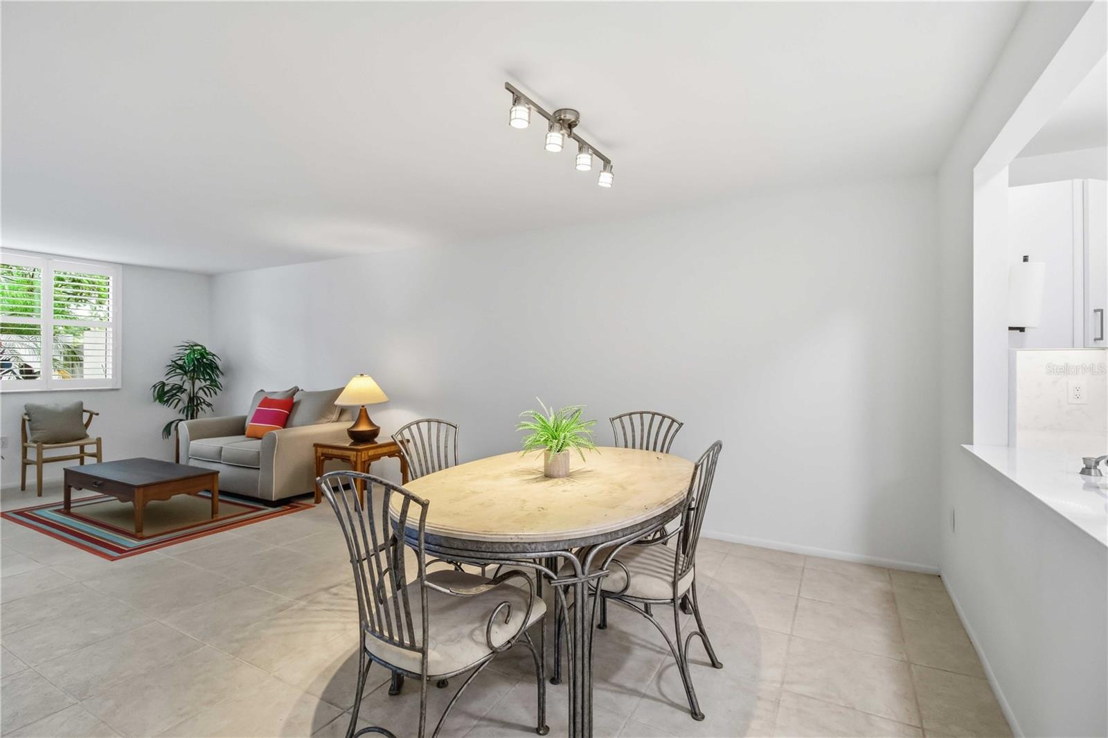 Listing Image #11