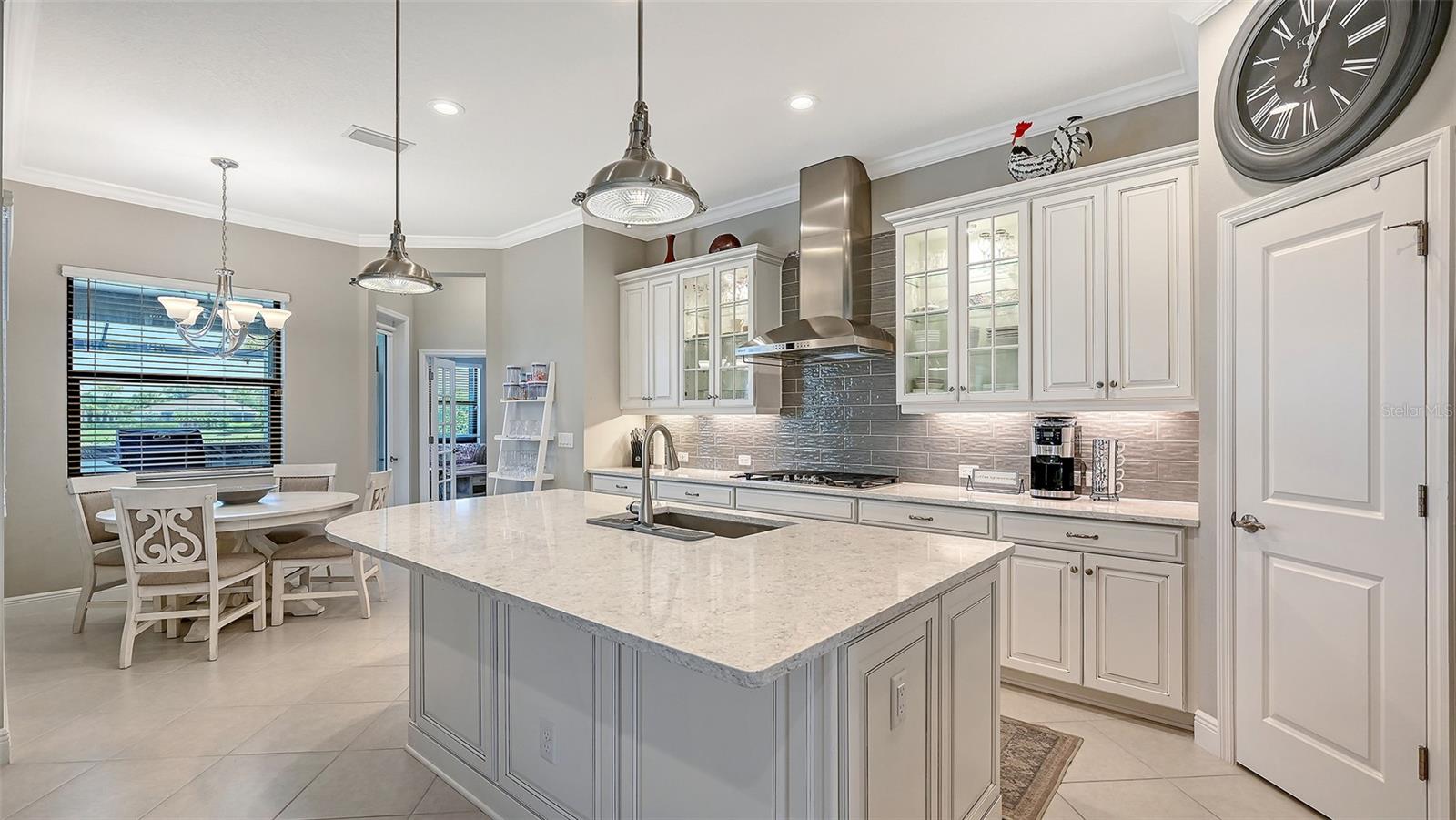 Listing Image #11