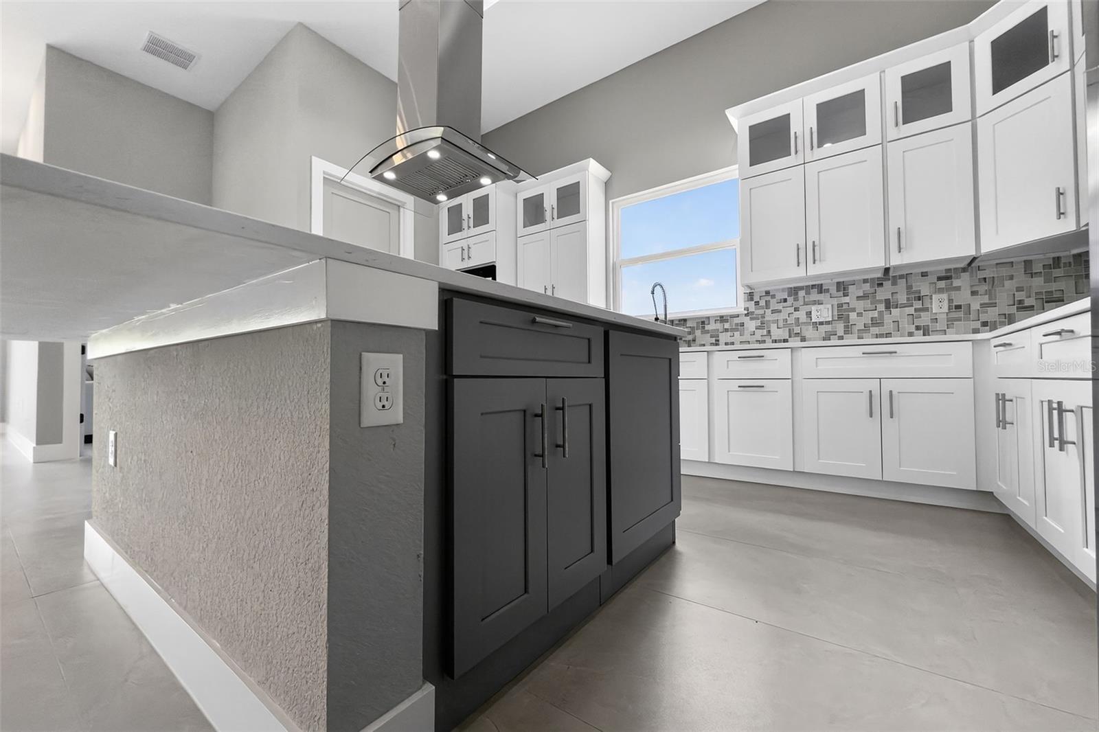 Listing Image #9