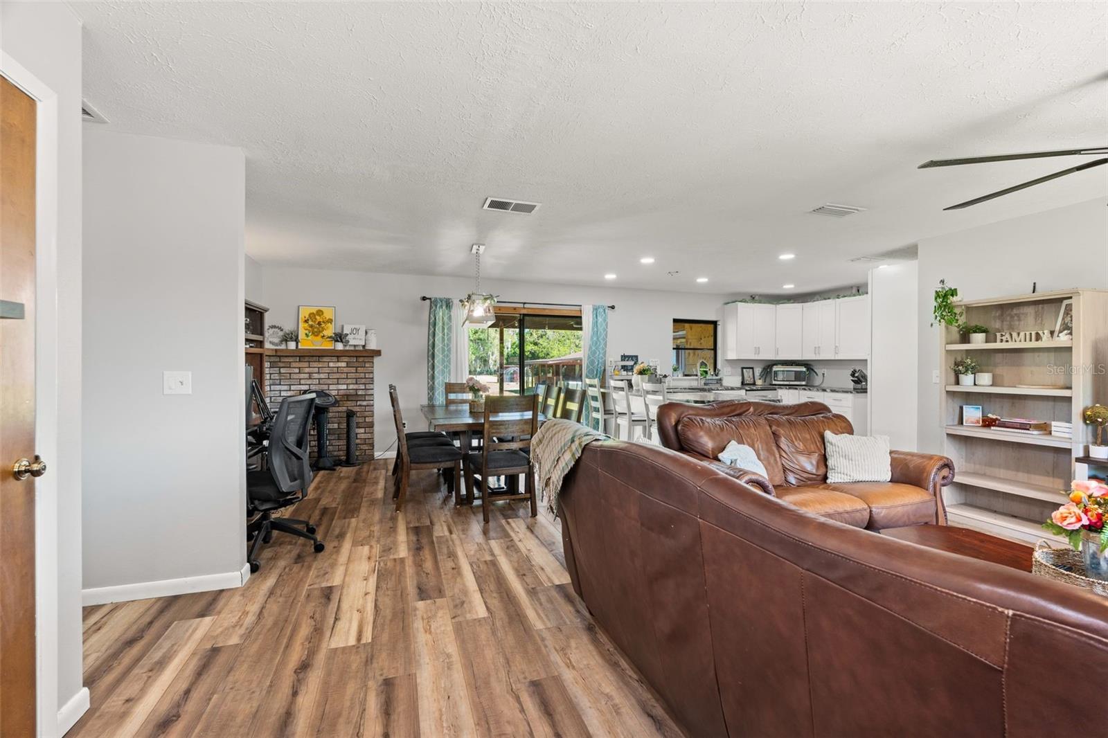 Listing Image #8