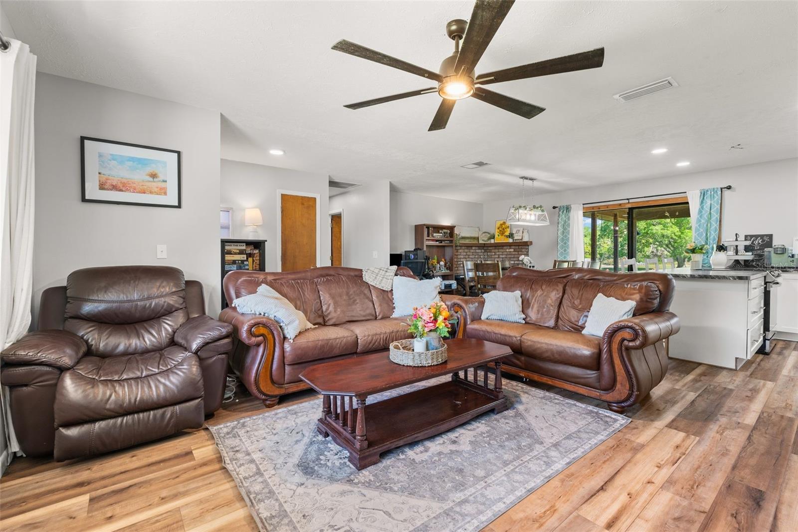 Listing Image #11
