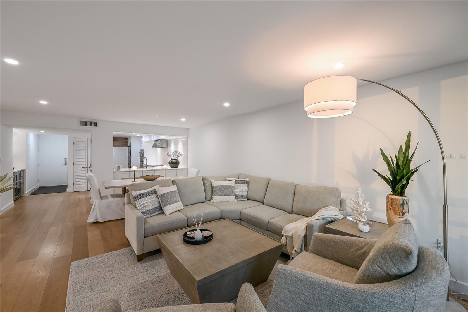 Listing Image #11