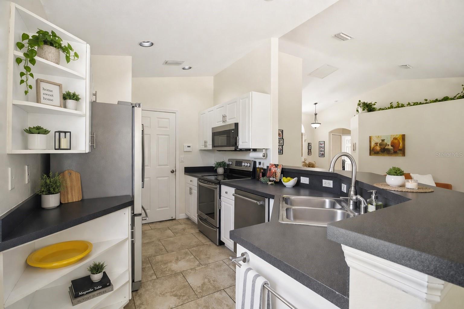 Listing Image #12