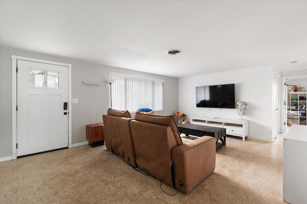 Listing Image #3
