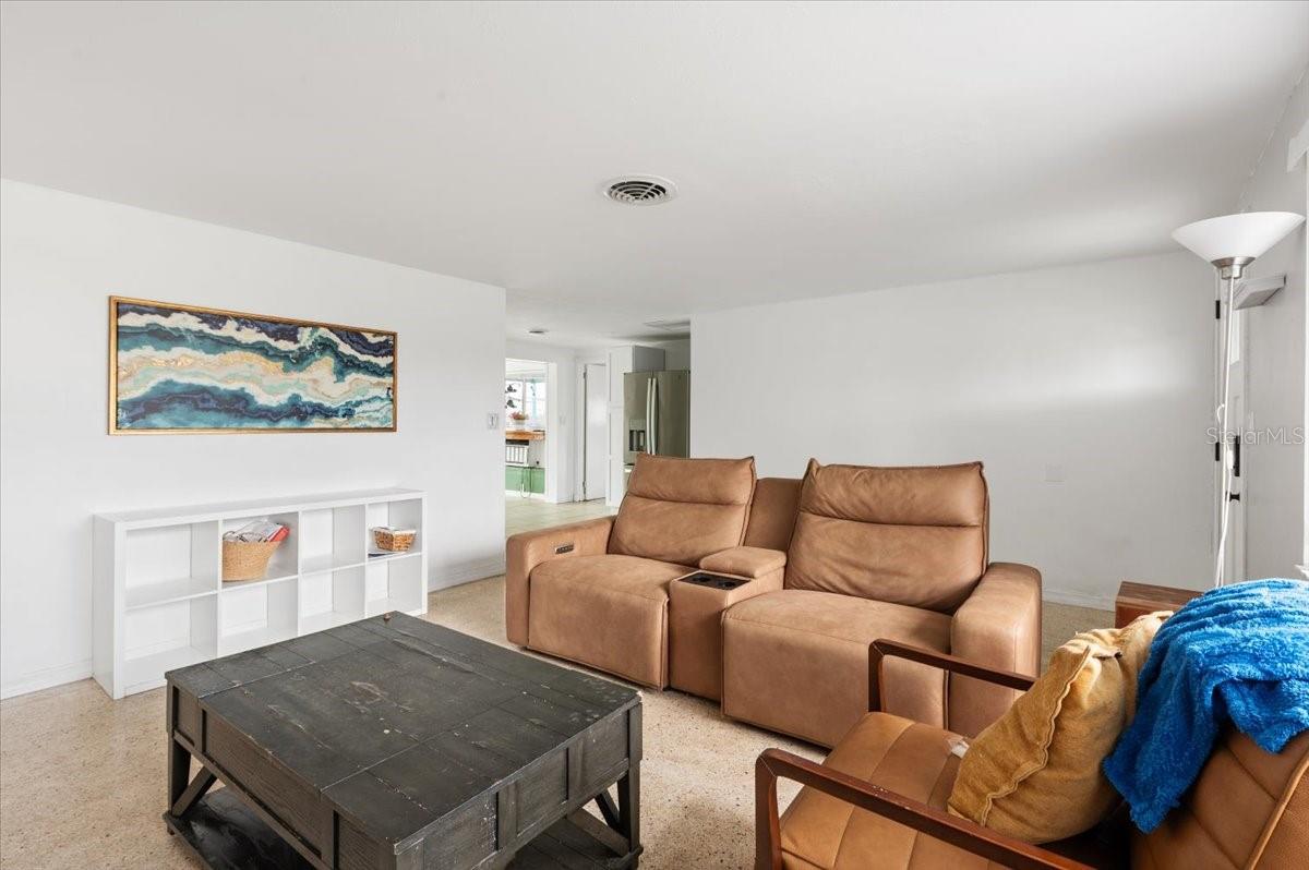 Listing Image #6