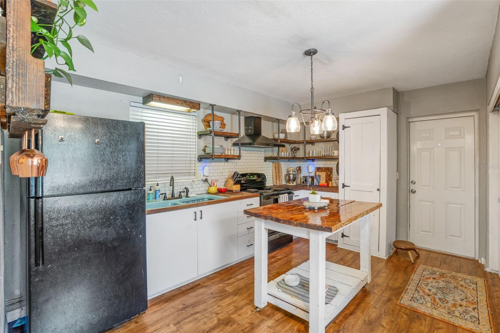 Listing Image #11