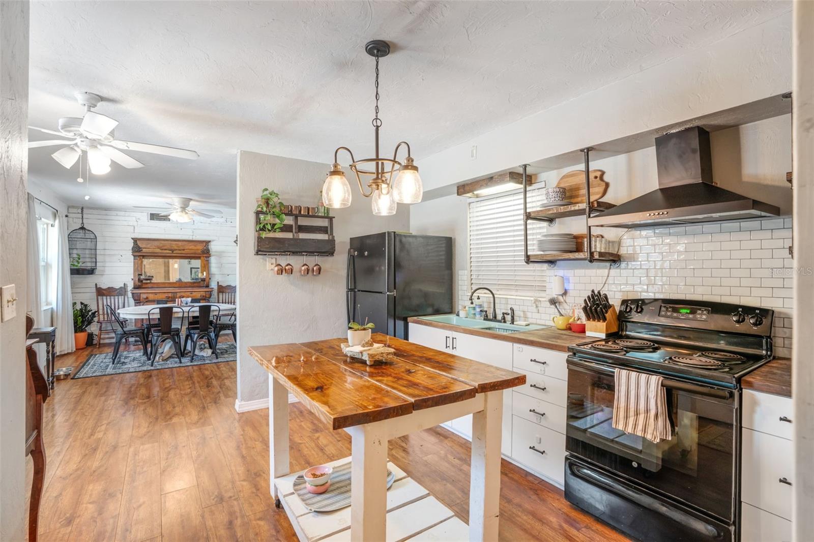 Listing Image #12