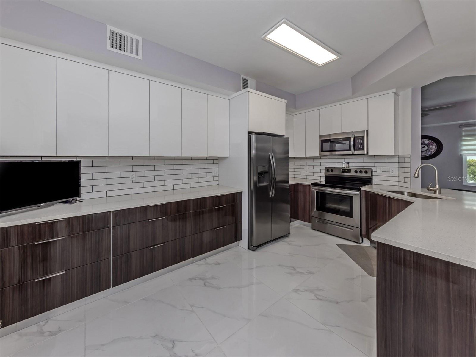 Listing Image #11