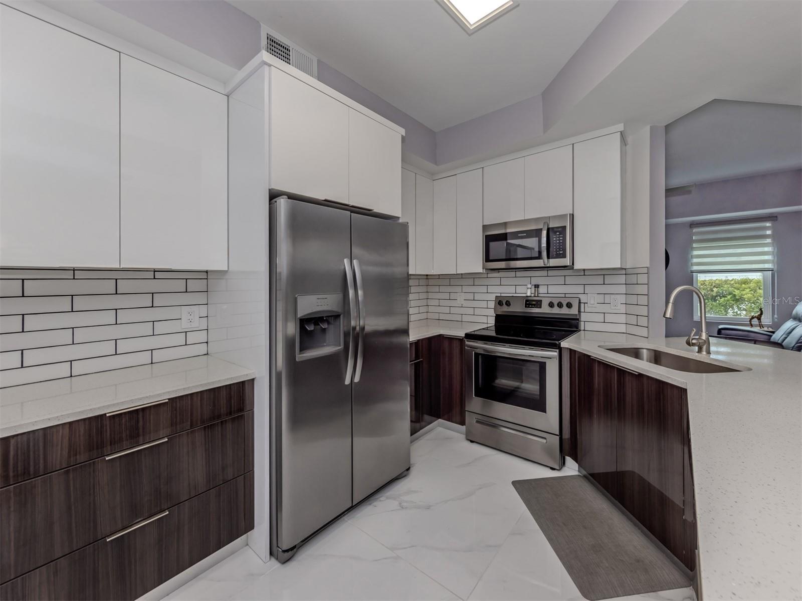 Listing Image #12