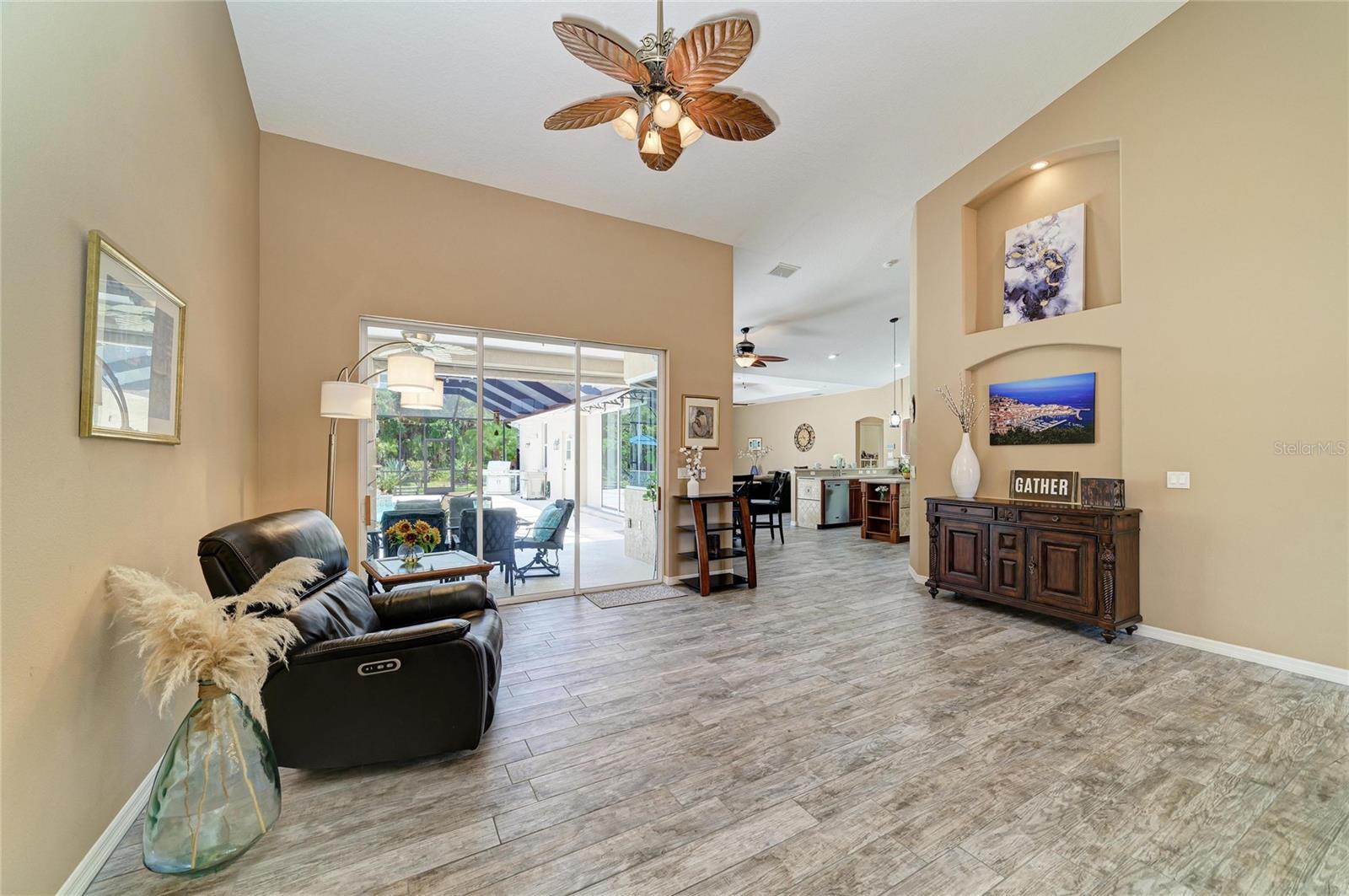 Listing Image #8
