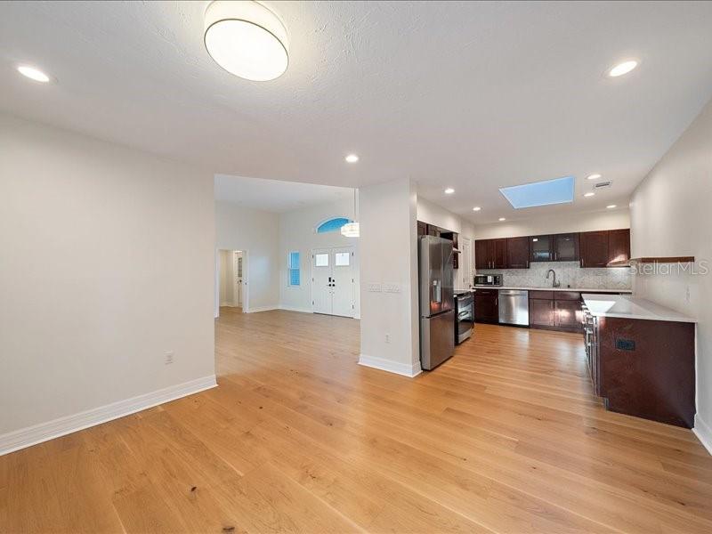 Listing Image #12