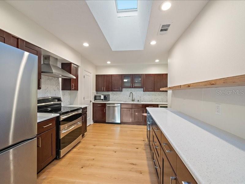 Listing Image #13