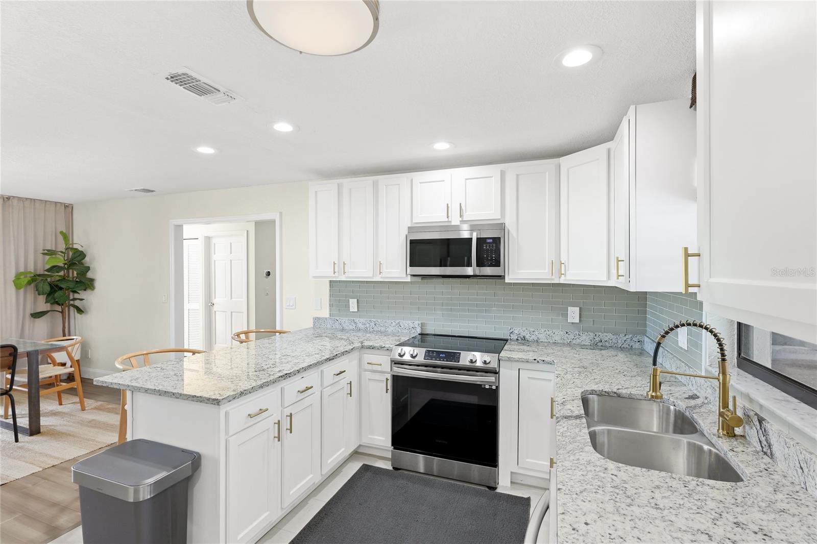 Listing Image #8