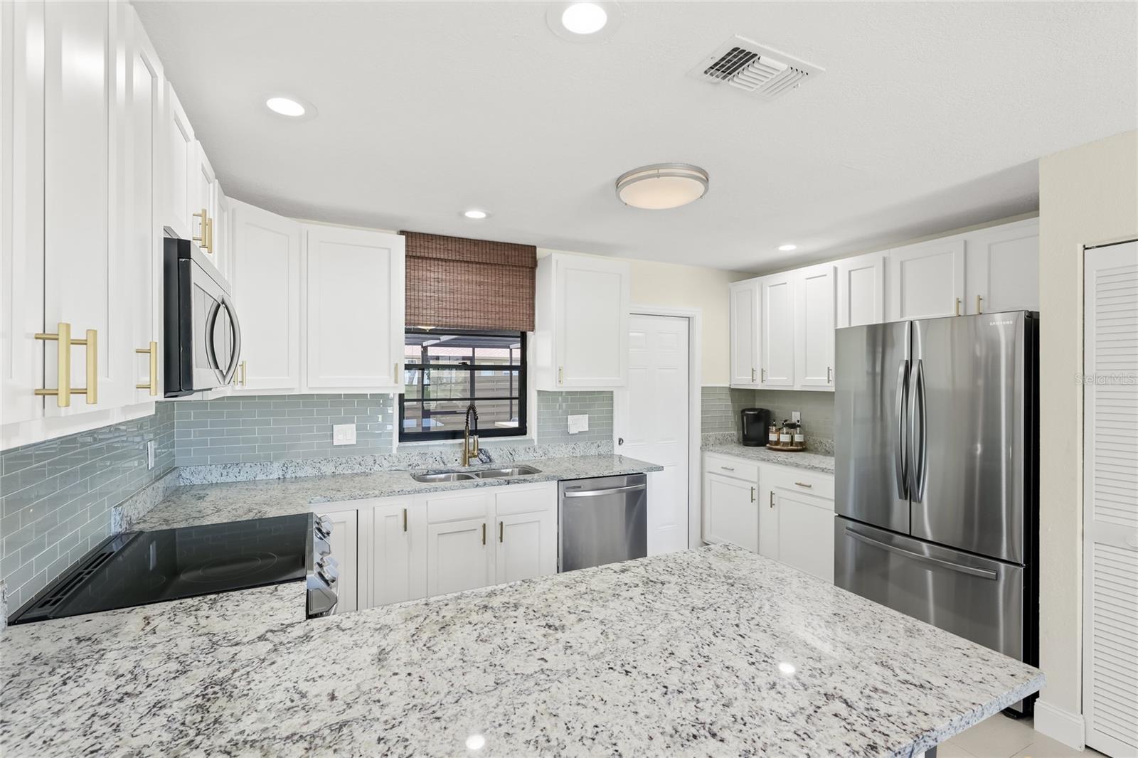 Listing Image #9