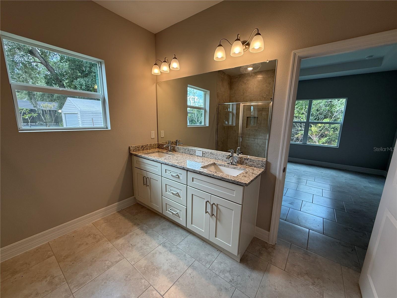 Listing Image #11