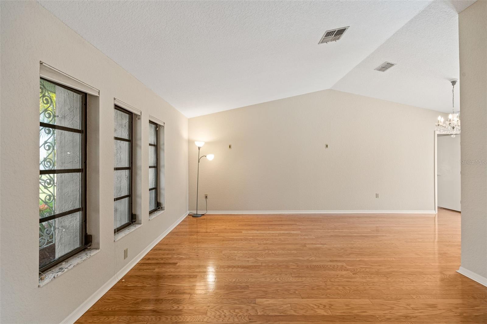 Listing Image #12