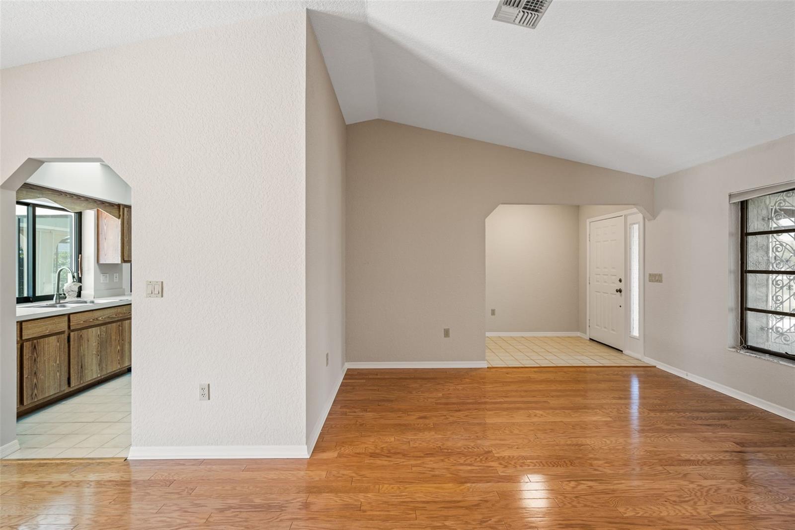 Listing Image #13
