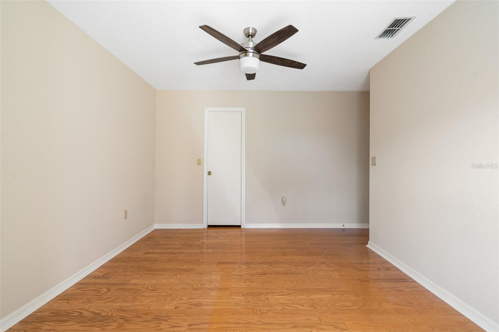 Listing Image #28