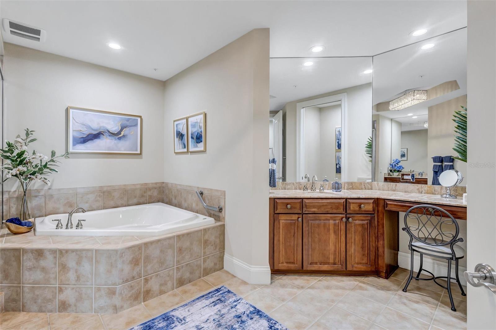 Listing Image #13
