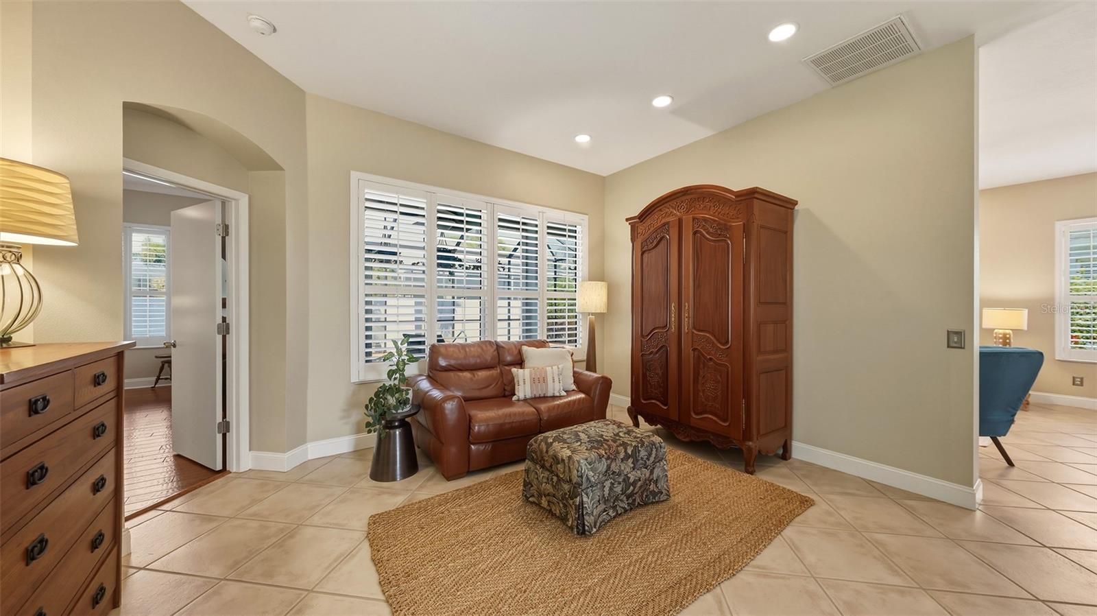 Listing Image #9