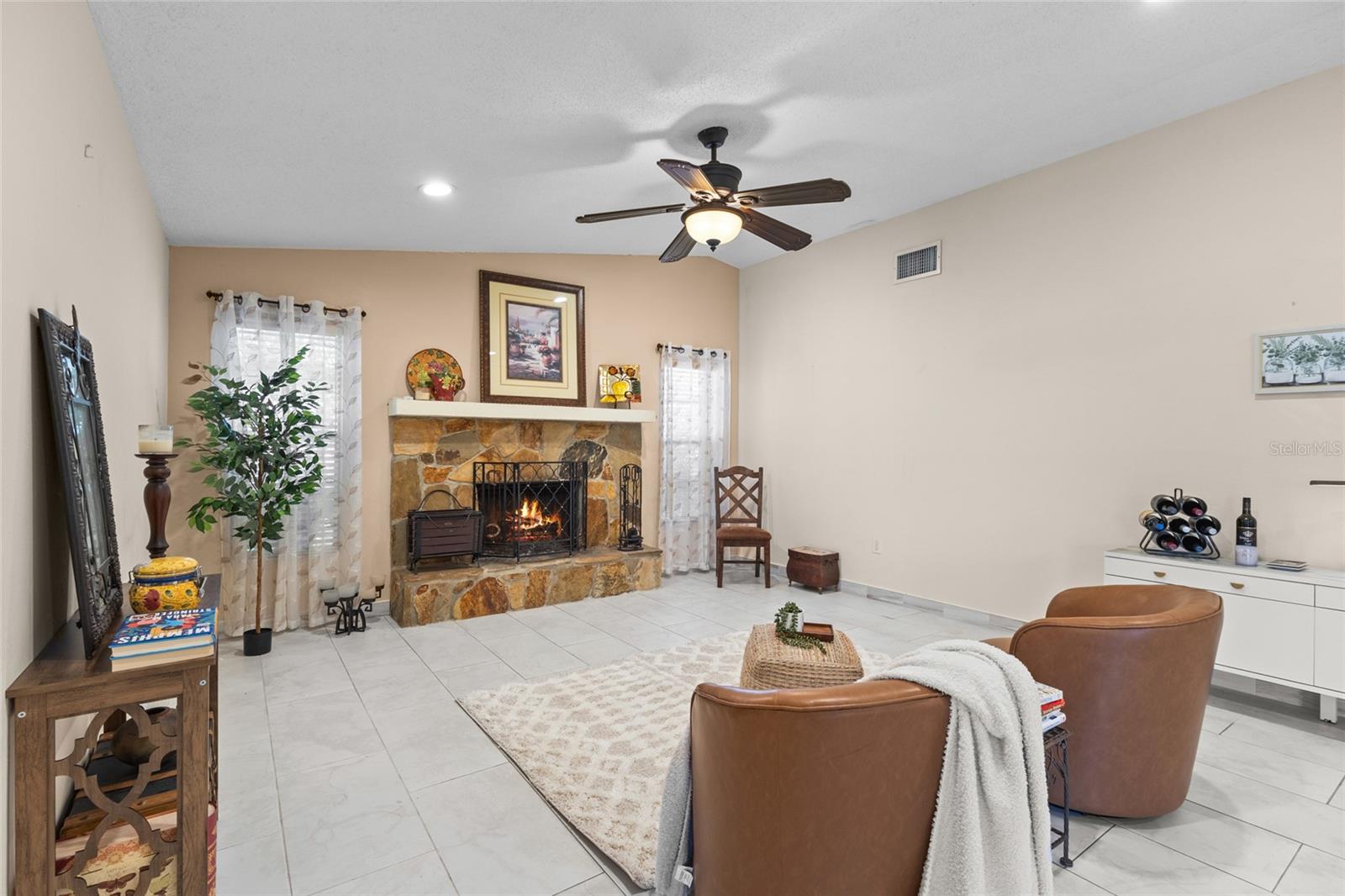 Listing Image #9