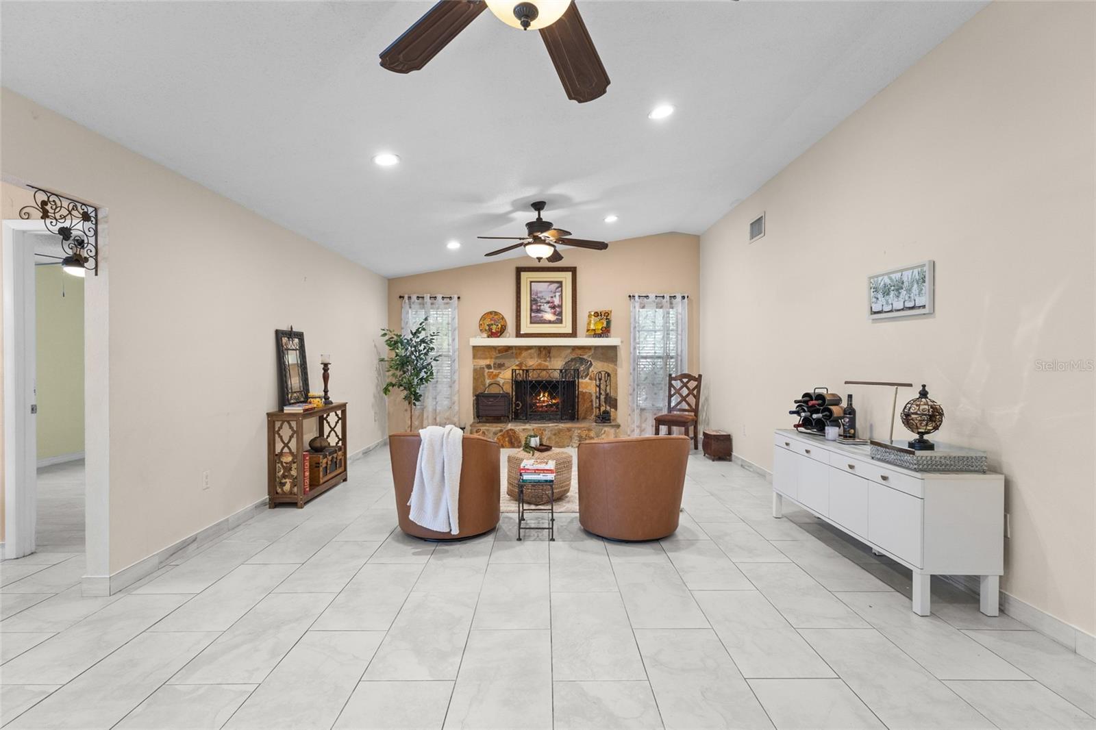 Listing Image #11