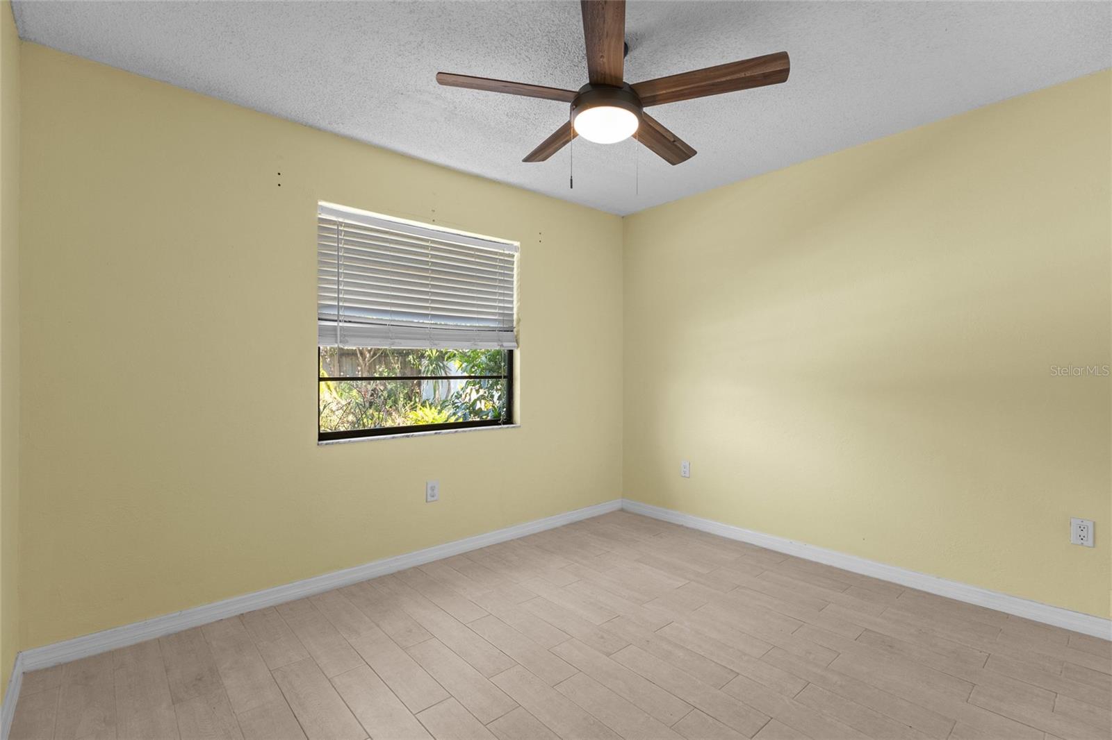 Listing Image #25