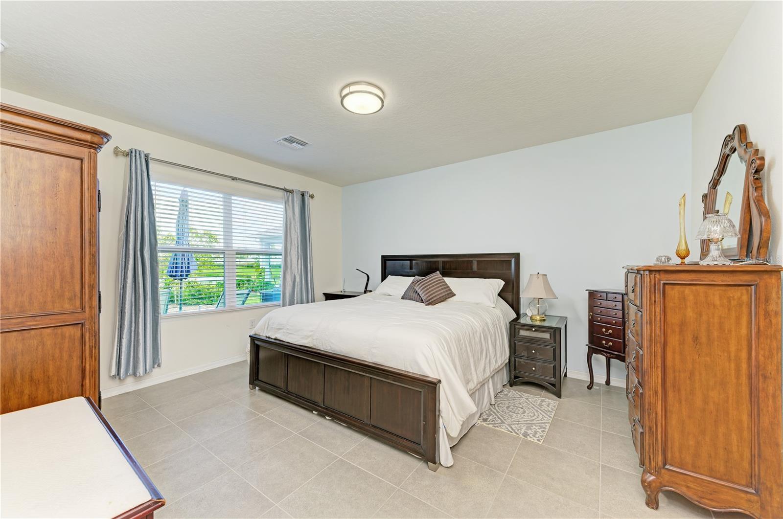 Listing Image #12