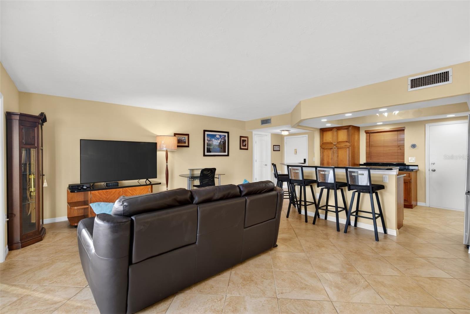 Listing Image #12