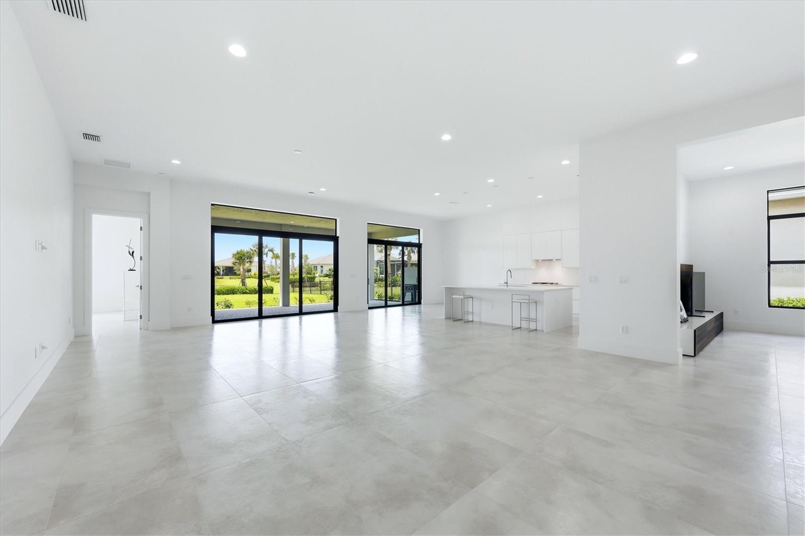 Listing Image #12