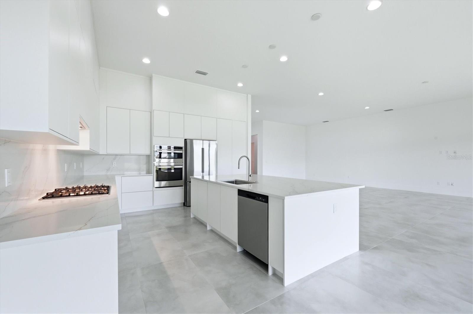 Listing Image #18