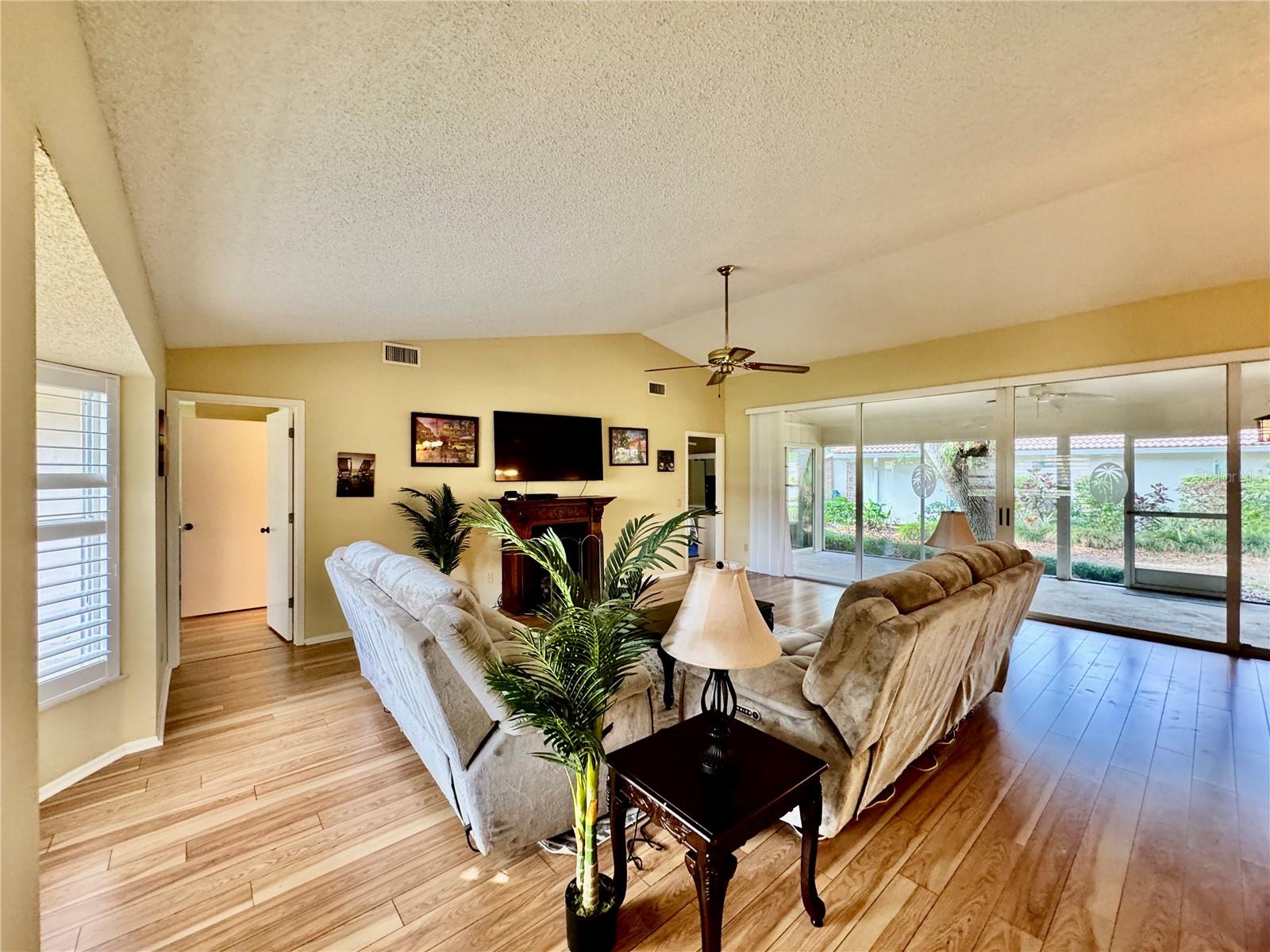 Listing Image #4