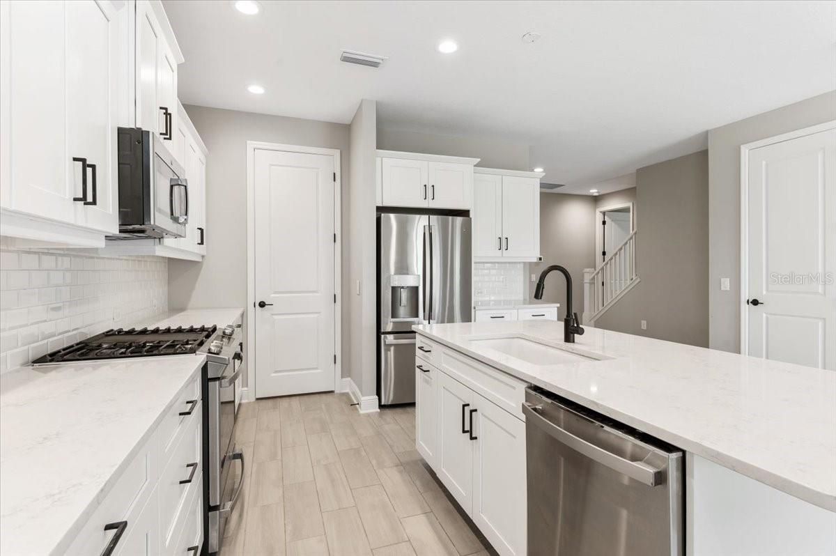 Listing Image #10