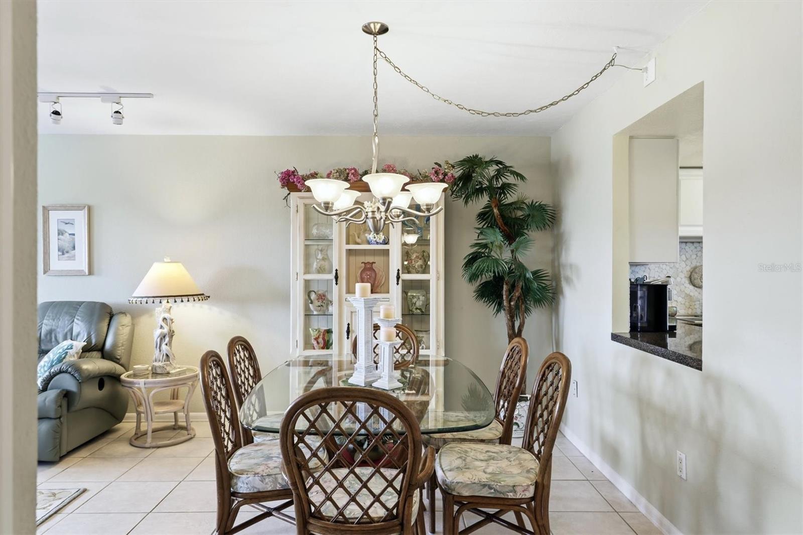 Listing Image #9