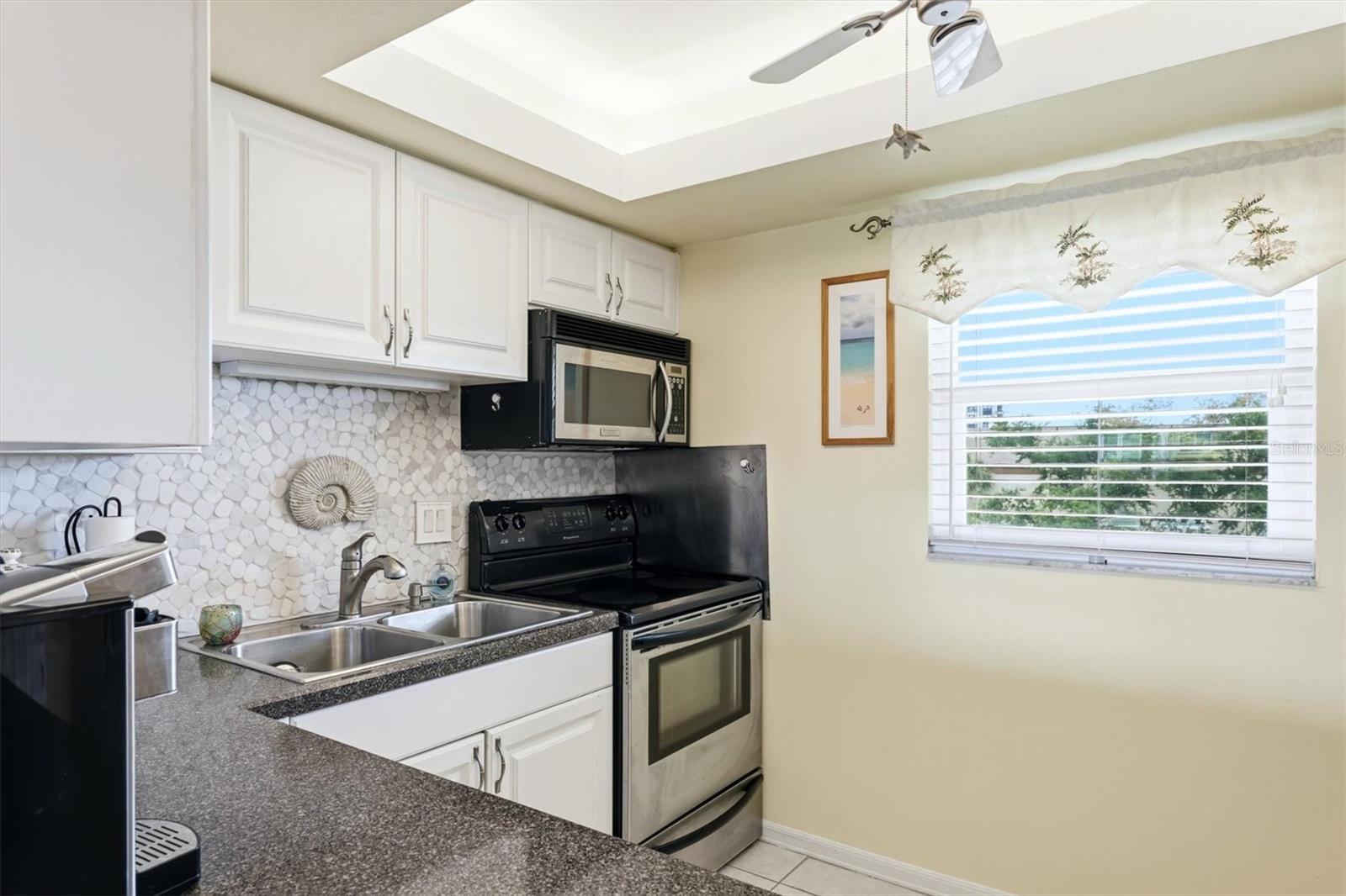 Listing Image #12