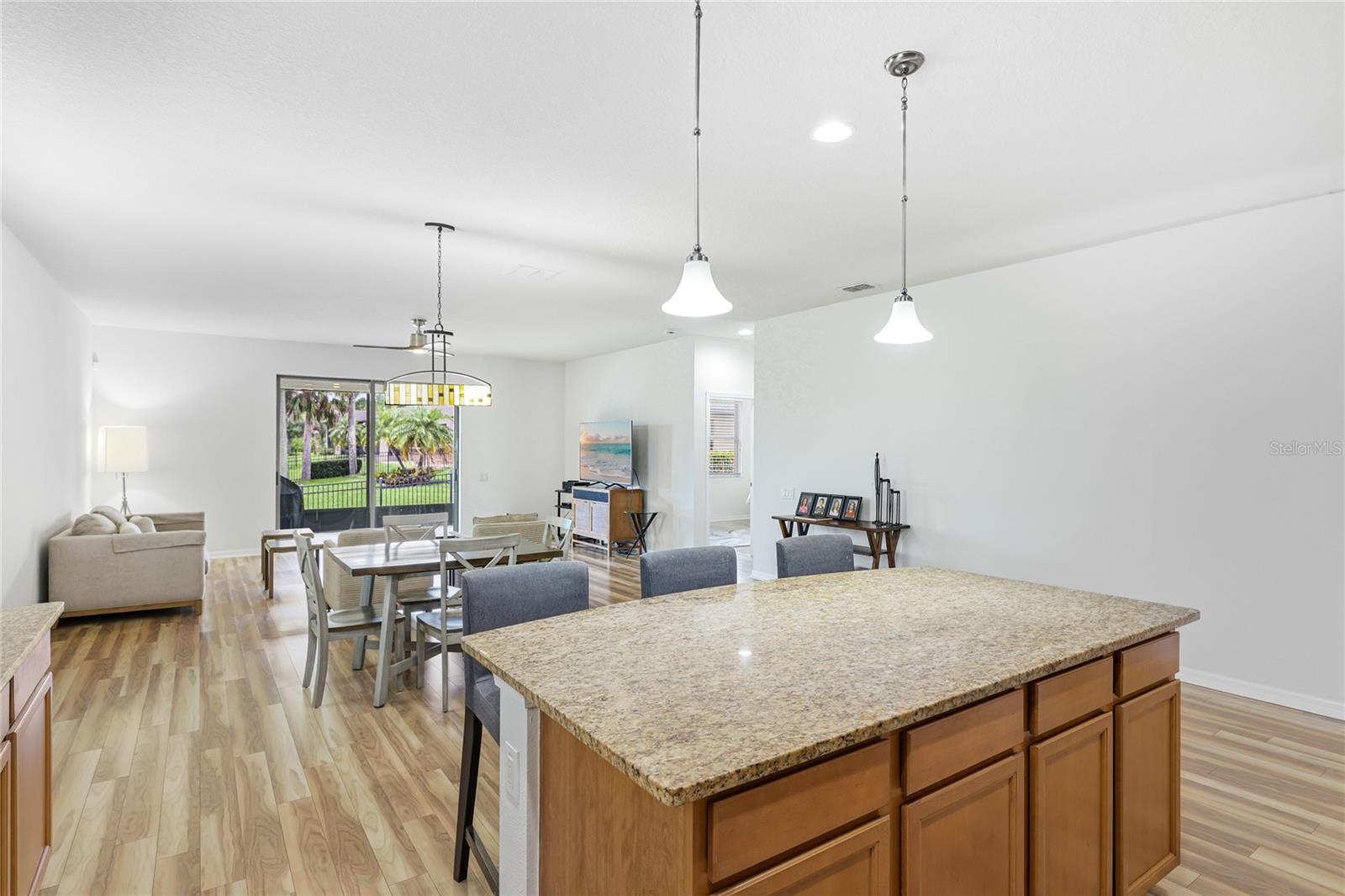 Listing Image #9