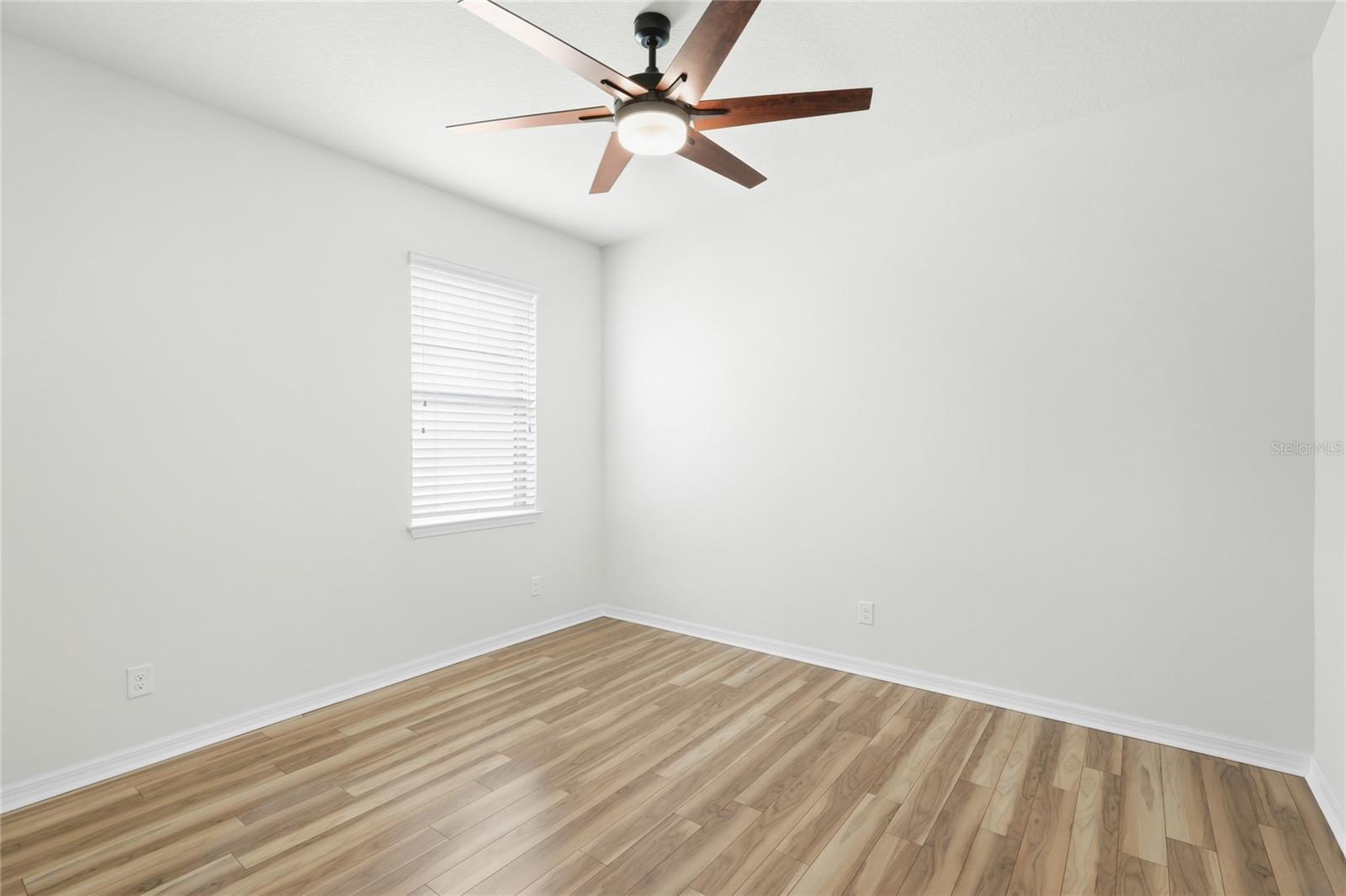 Listing Image #23