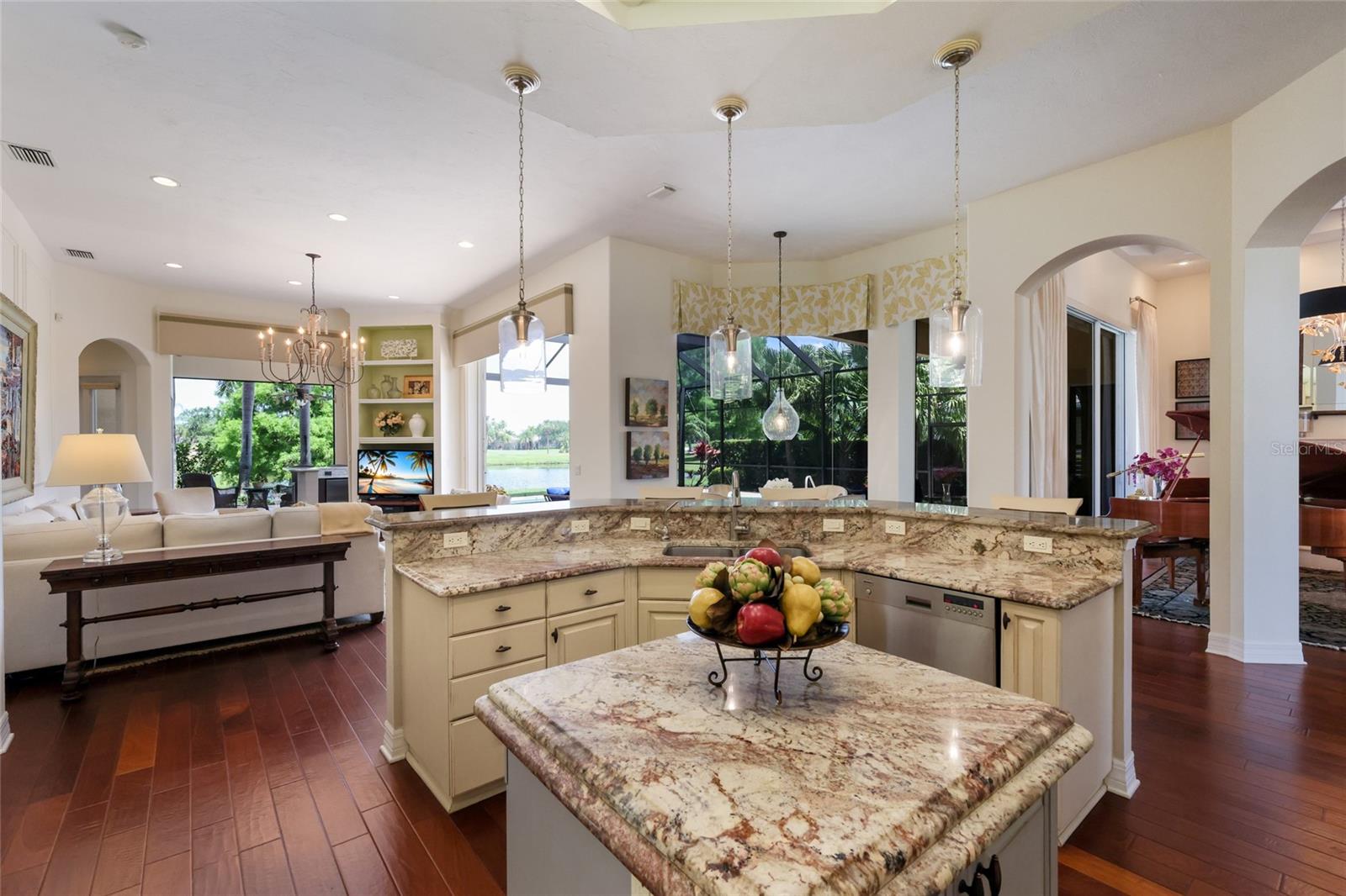 Listing Image #11