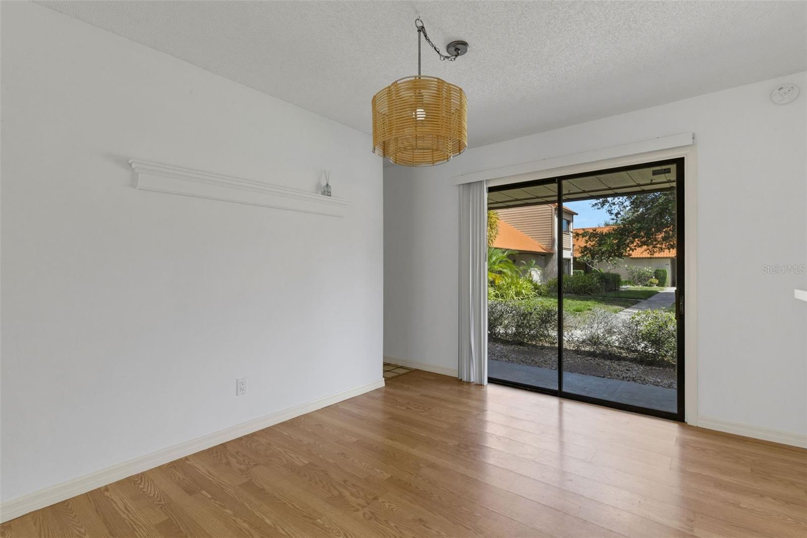 Listing Image #8