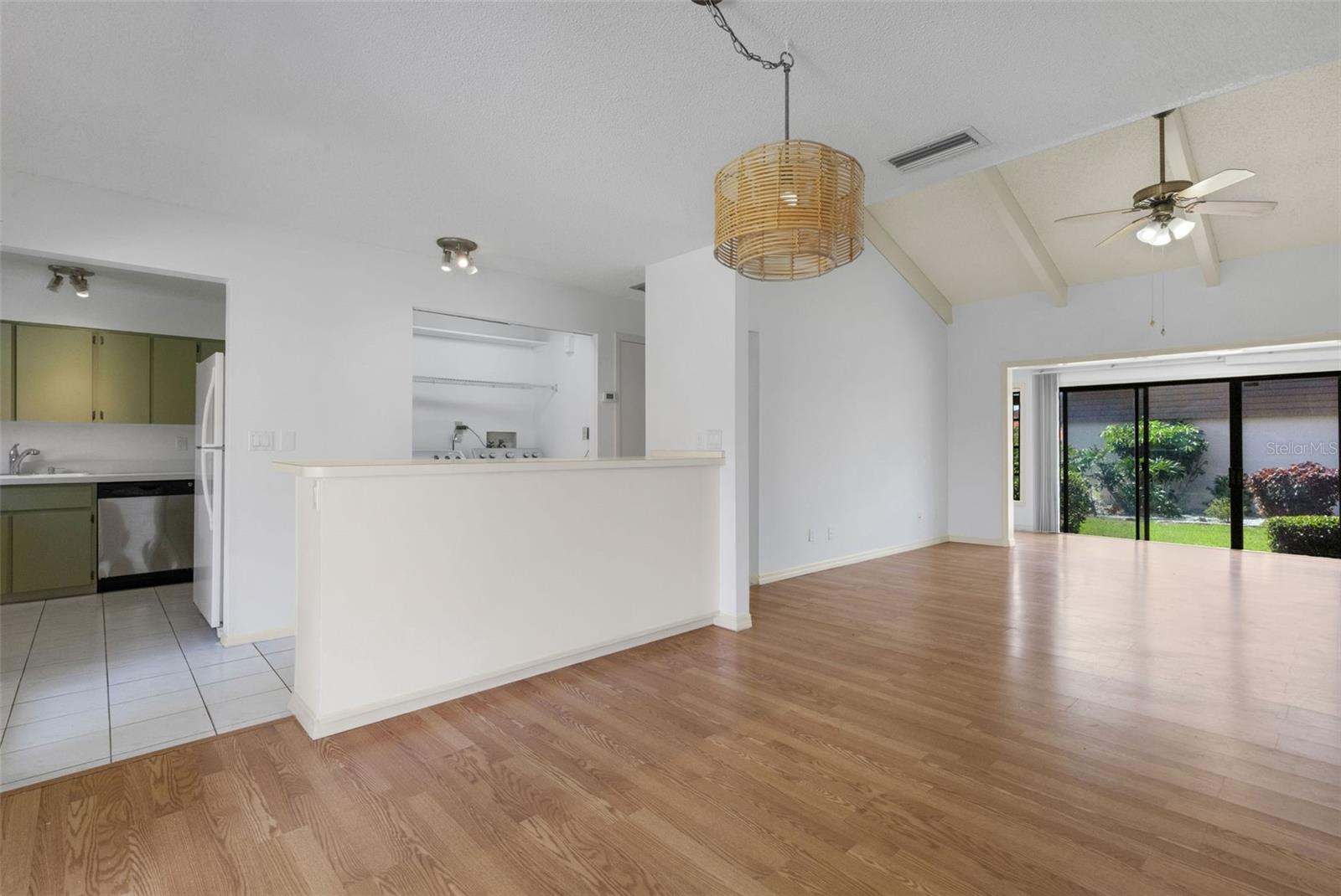 Listing Image #9