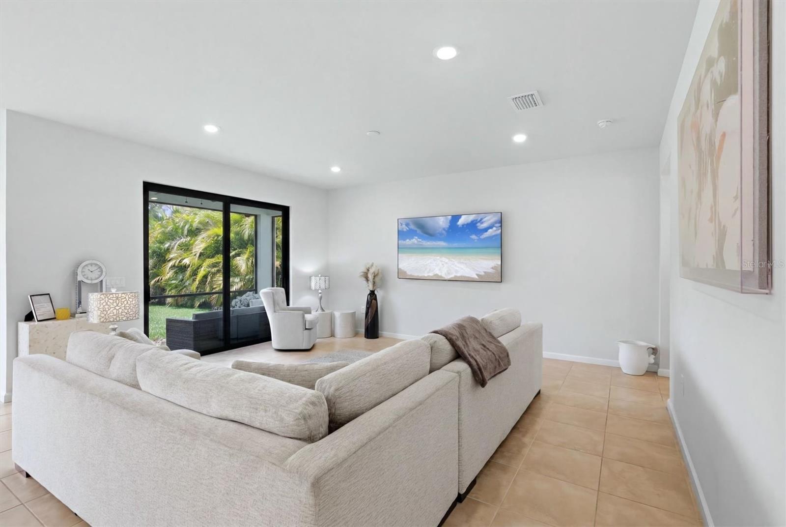 Listing Image #4