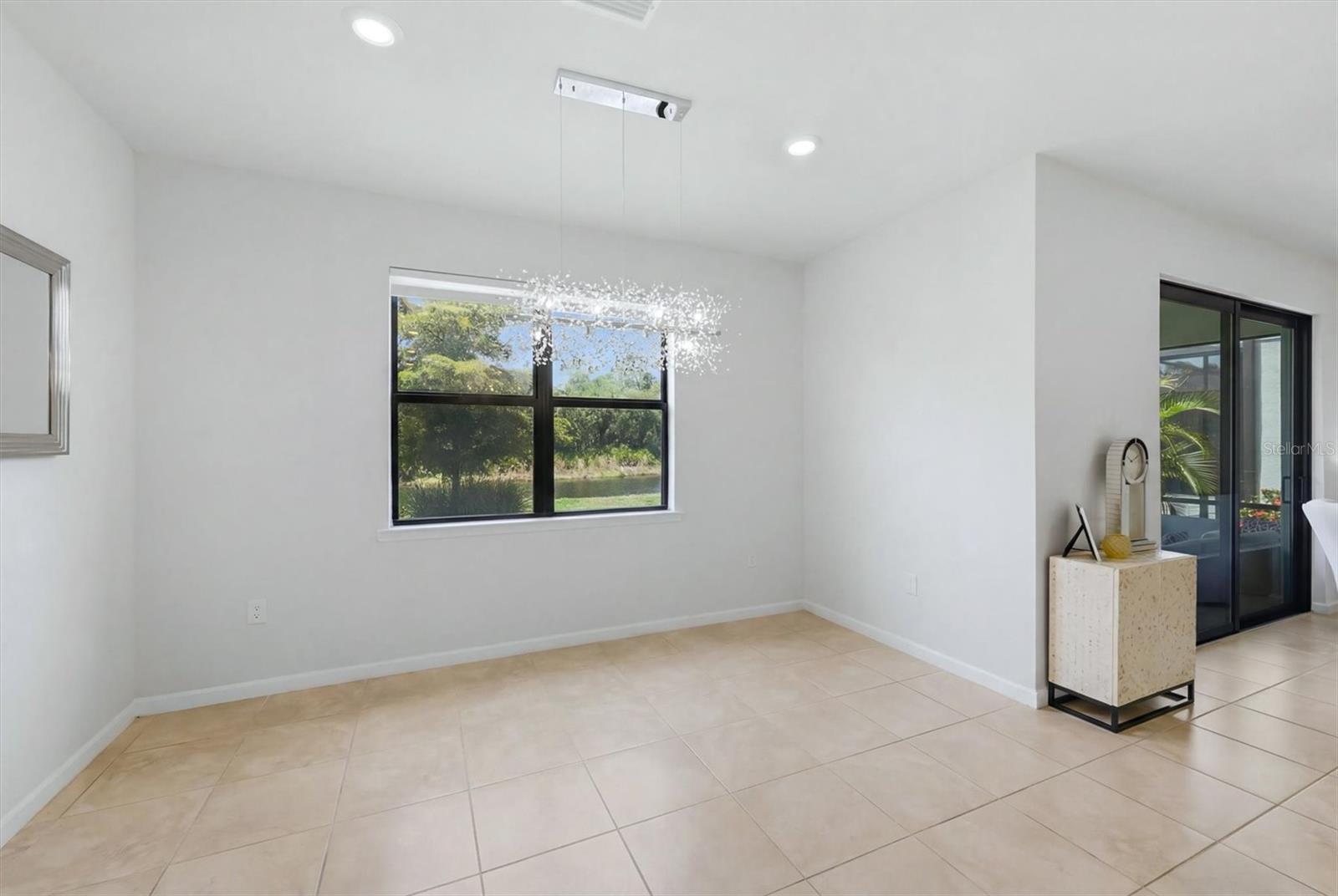 Listing Image #11