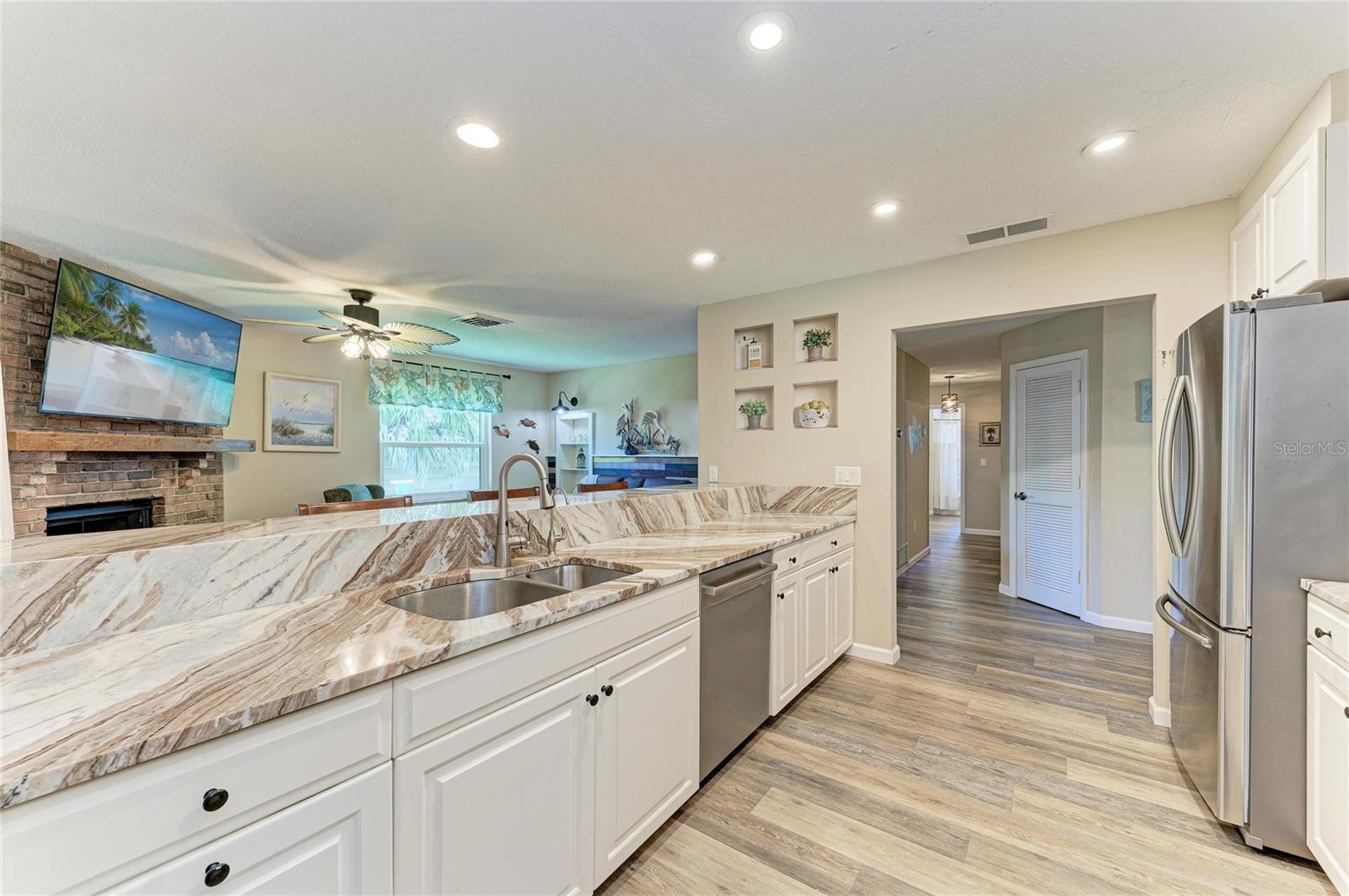 Listing Image #15
