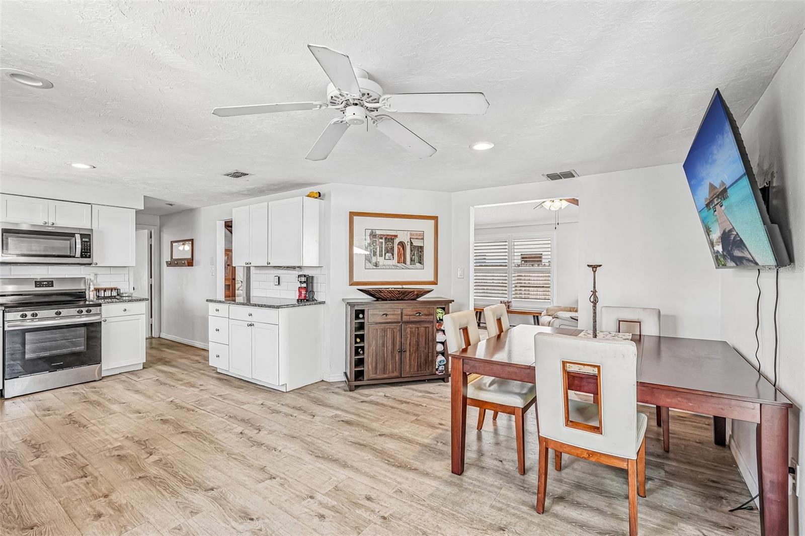Listing Image #12