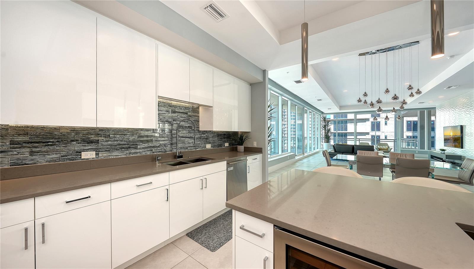 Listing Image #11