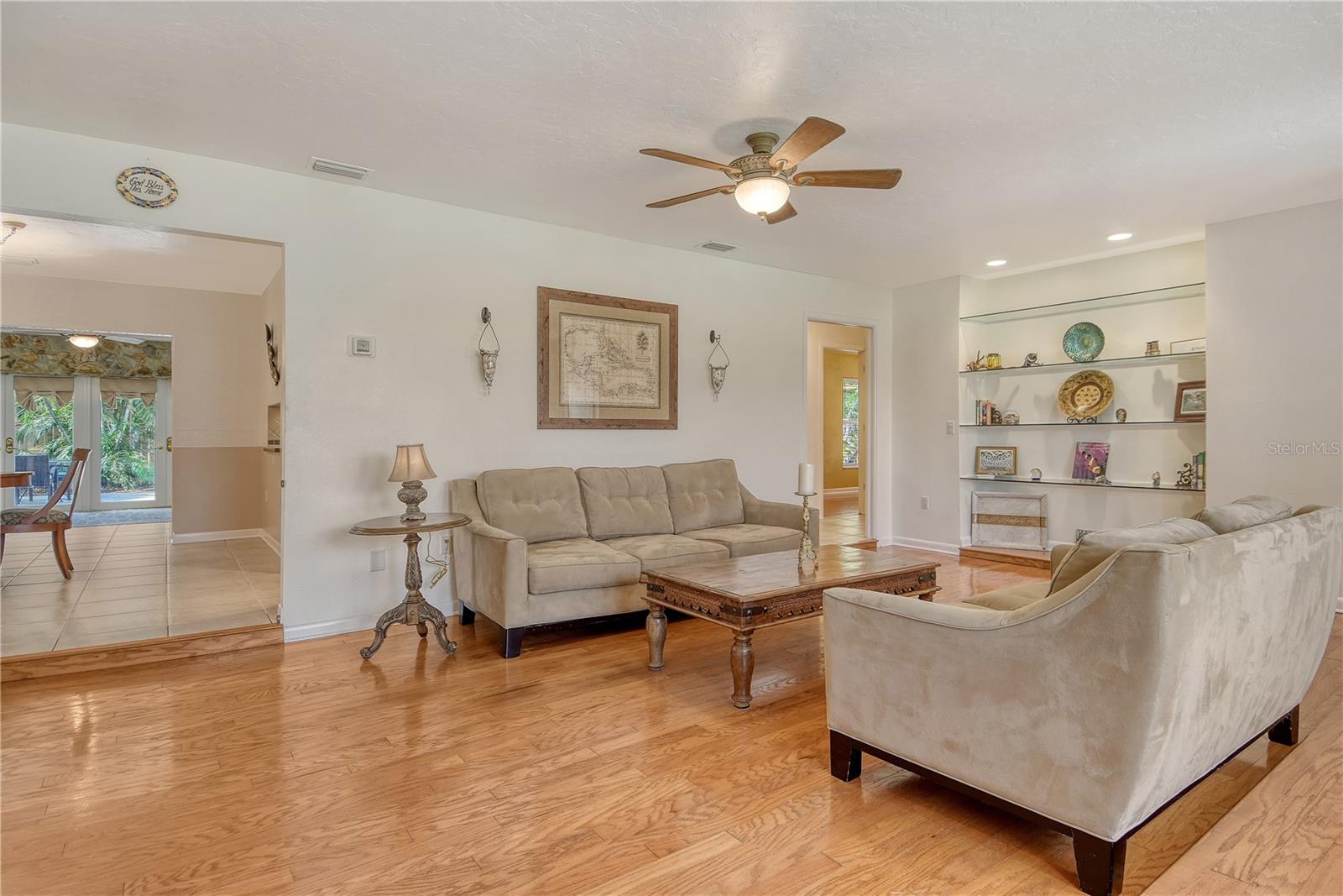 Listing Image #8