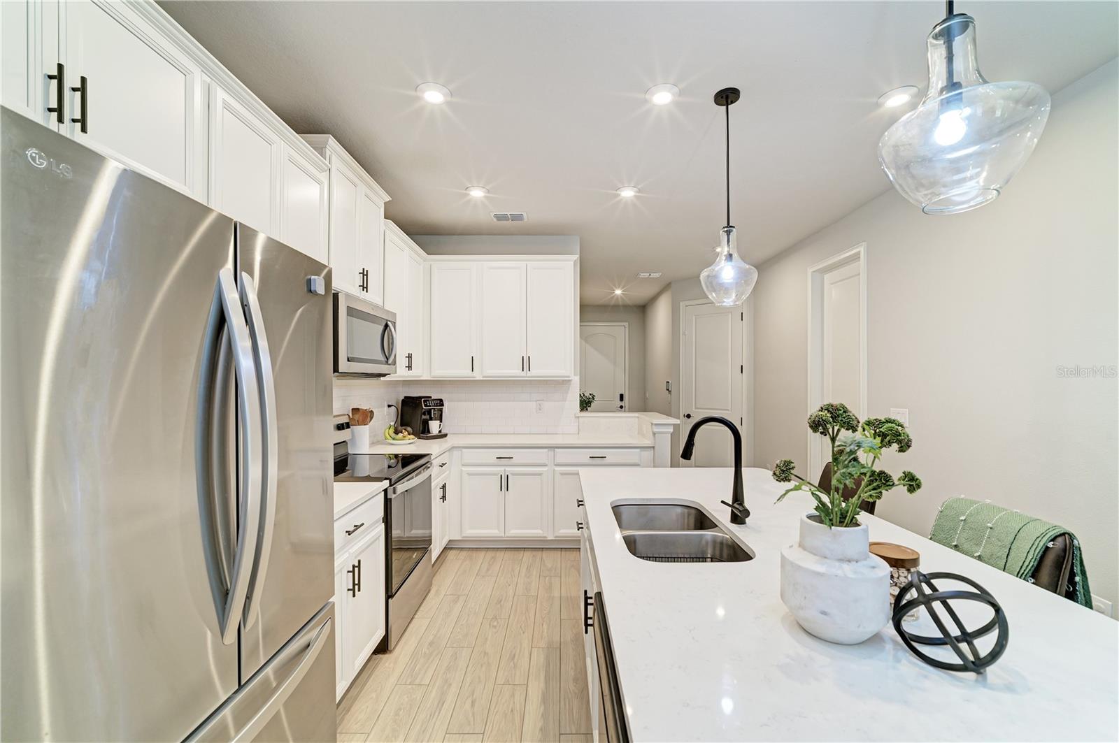 Listing Image #10