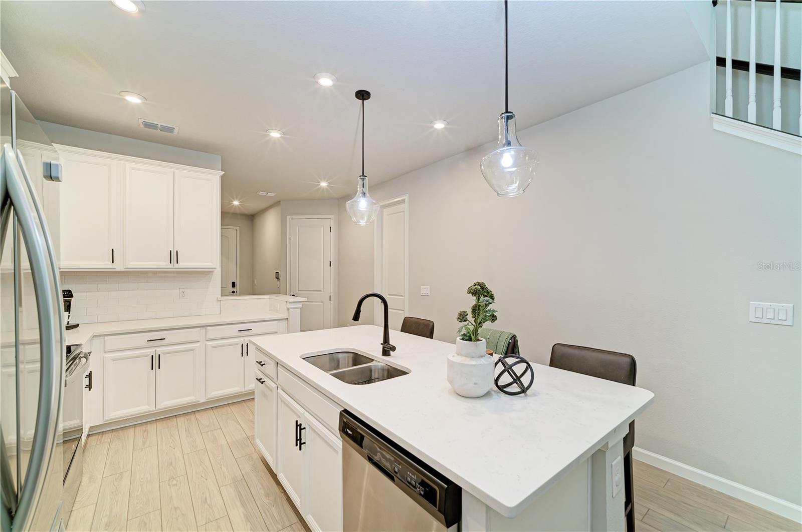 Listing Image #11