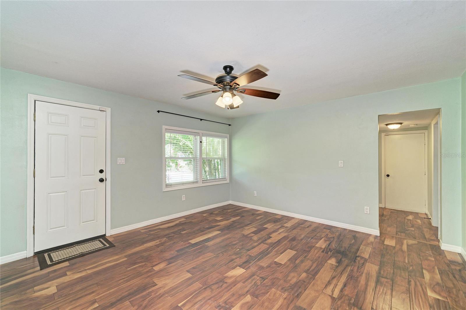 Listing Image #7
