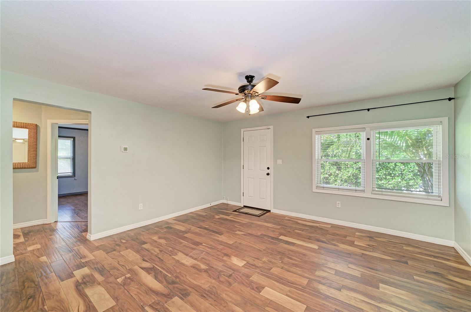 Listing Image #8